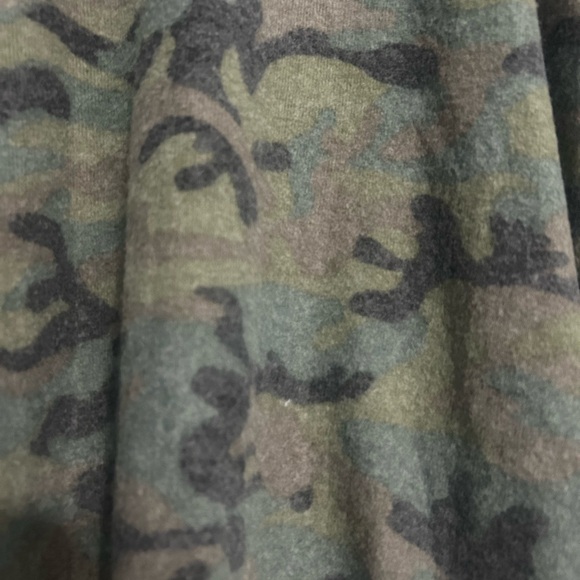 MICHAEL STARS TREASURE Camo Shirt Top Light Weight Sweatshirt Hi Low NWT MP - Picture 8 of 10